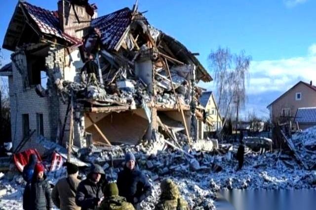 一个月两万多起拒服兵役案，这就是乌克兰正在发生的事。前线，每推进一平方公里，就