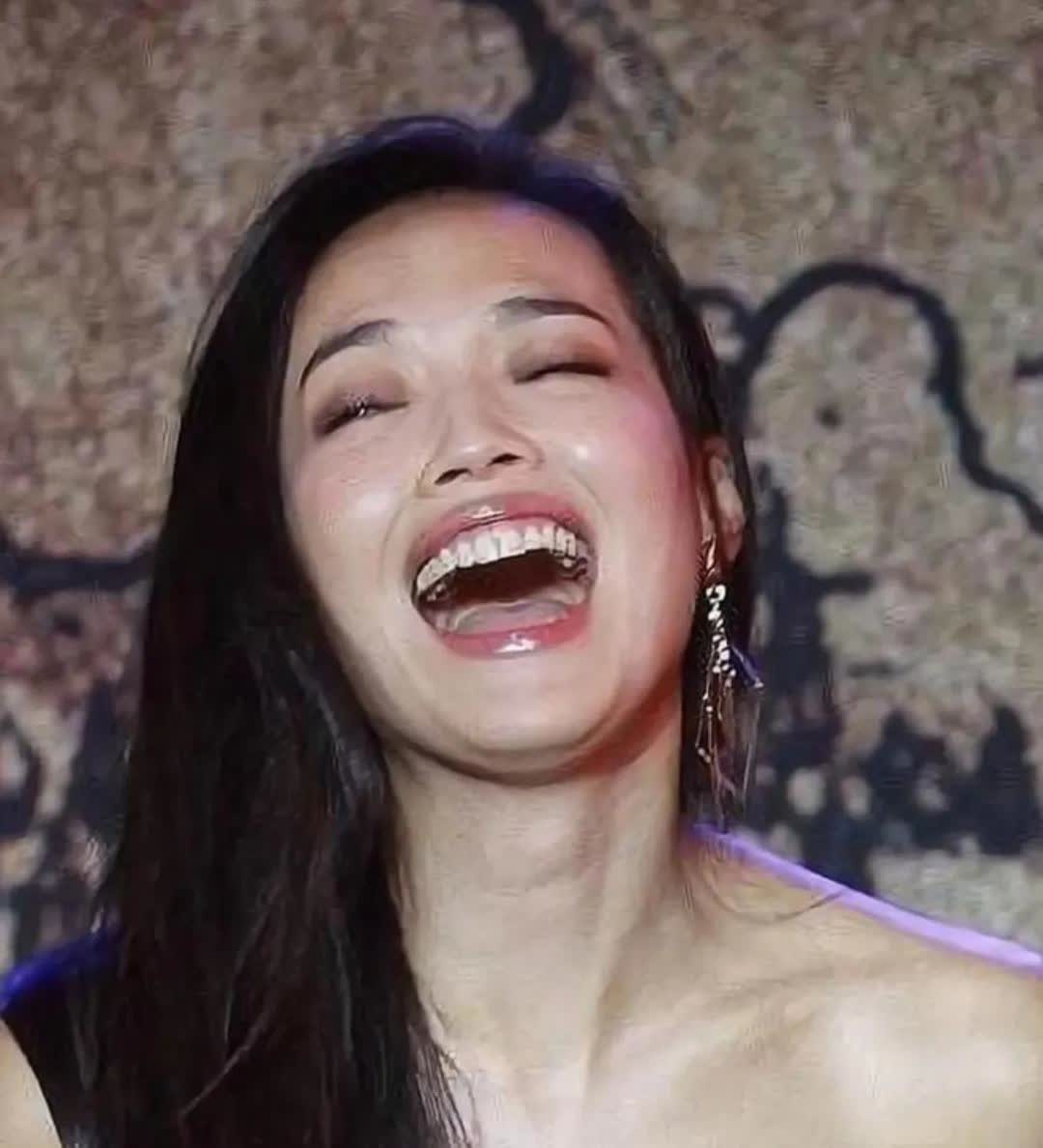 快幽一默一个男人酒后找了小妹，被公安人员抓获。写悔过书的时候，用一句话高度概