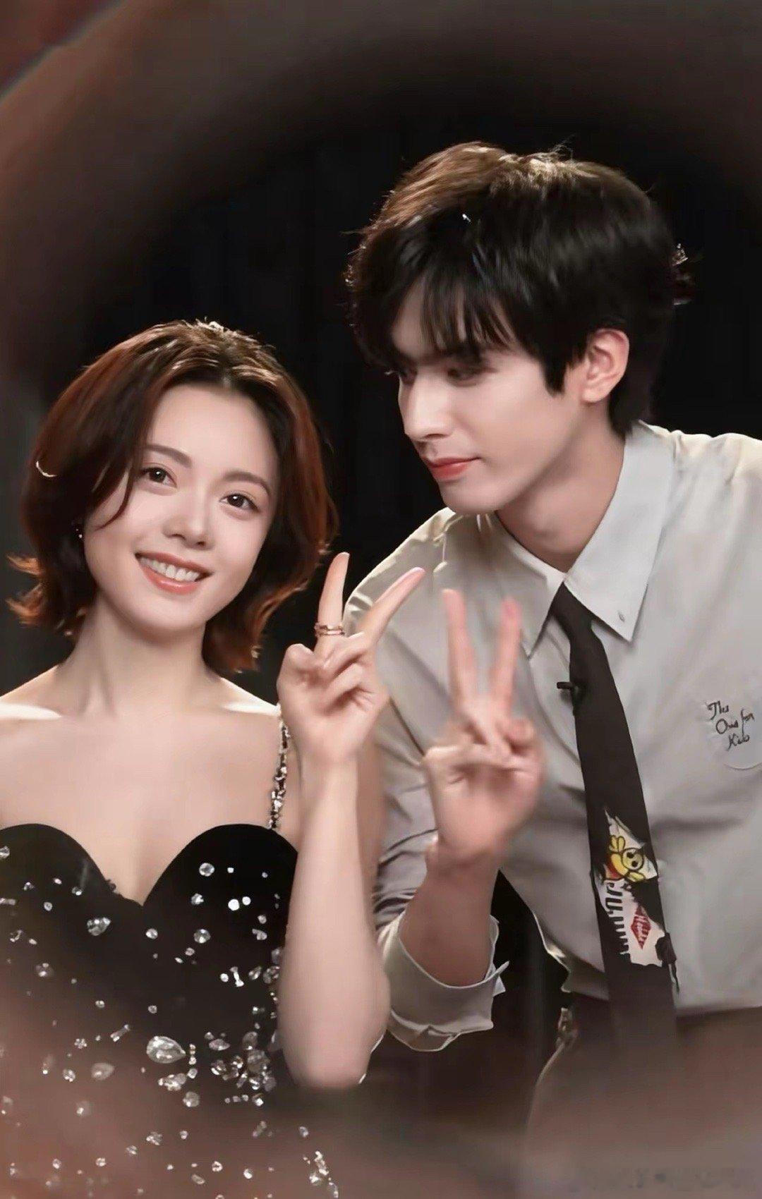 宋威龙赵今麦马场二搭在春晚大赏的马场主题互动里，宋威龙与赵今麦再度同框，默契与