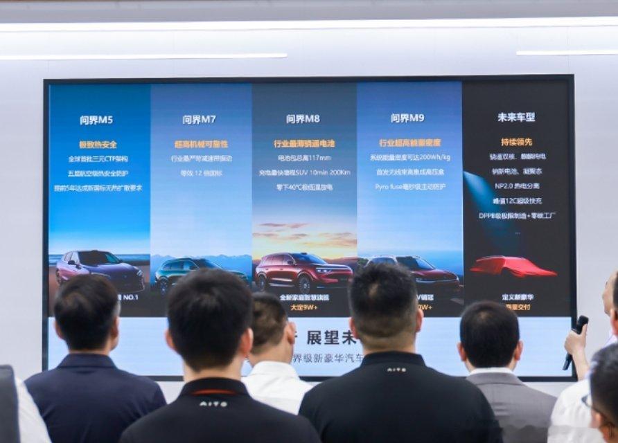 深入了解了下，这次不是简单的在“大客户”边上建厂。一期50MWh分布式光伏项目并