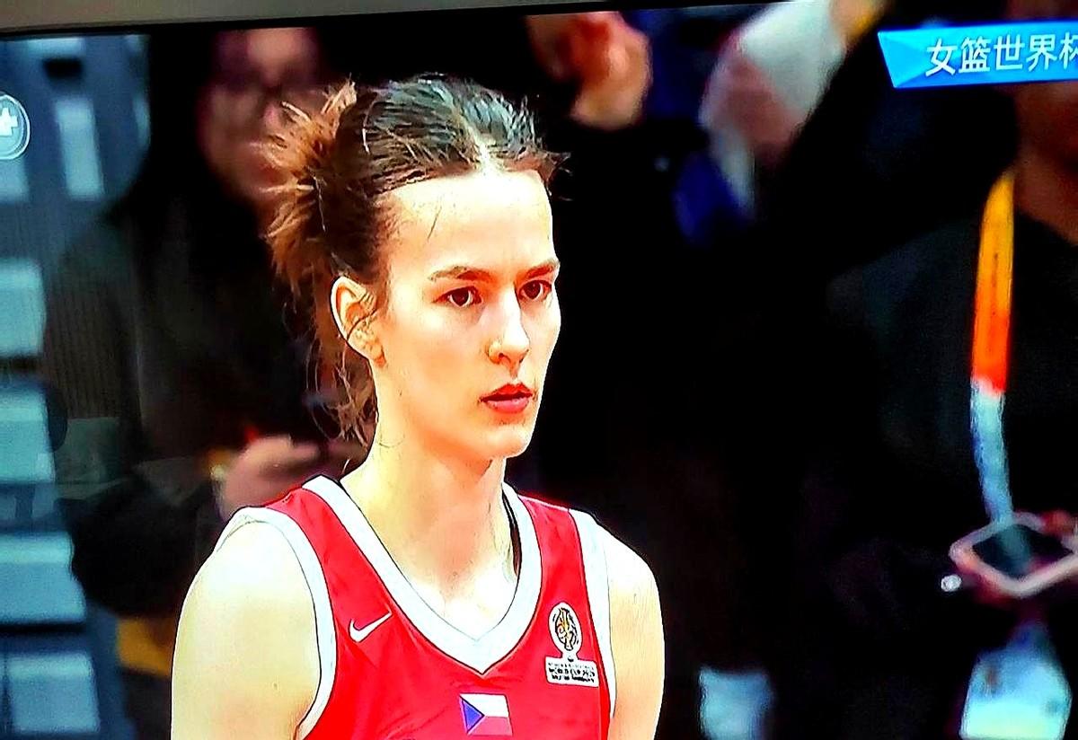 马里女篮硬刚捷克，这球赢得太“野”了！武汉赛区真是冷门不断！马里女篮，这支非