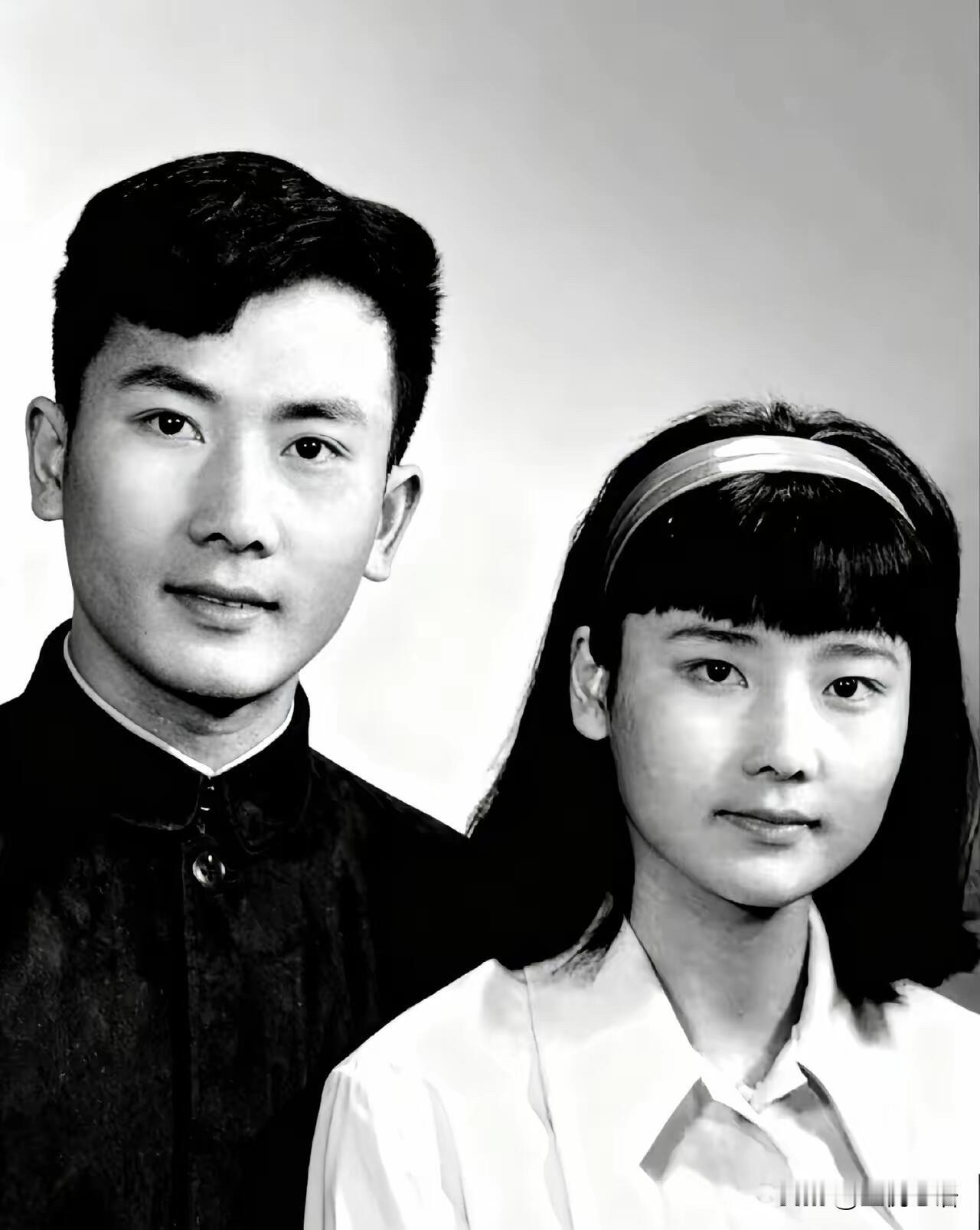 何赛飞父女共用一张脸，满满的父爱！这哪是父女啊？分明是复制粘贴！同款眉眼，