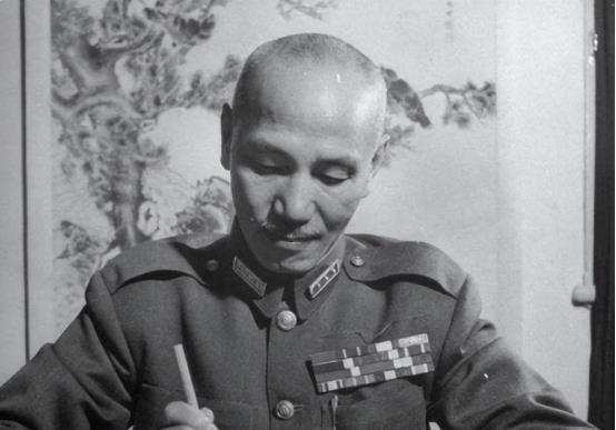 1949年，金门战役，解放战争中我军最惨烈一战，被俘牺牲近万人，上万条枪鸣枪致哀