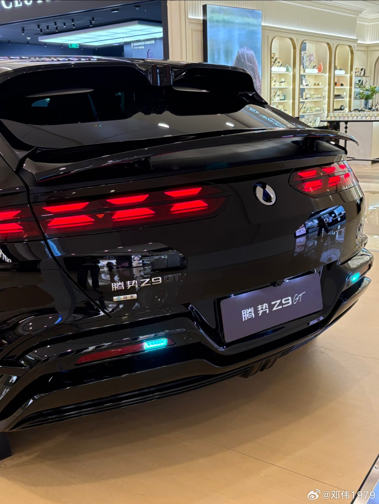 全新腾势Z9GT星曜黑×熔岩红全新腾势Z9GT9分钟充饱千公里腾势