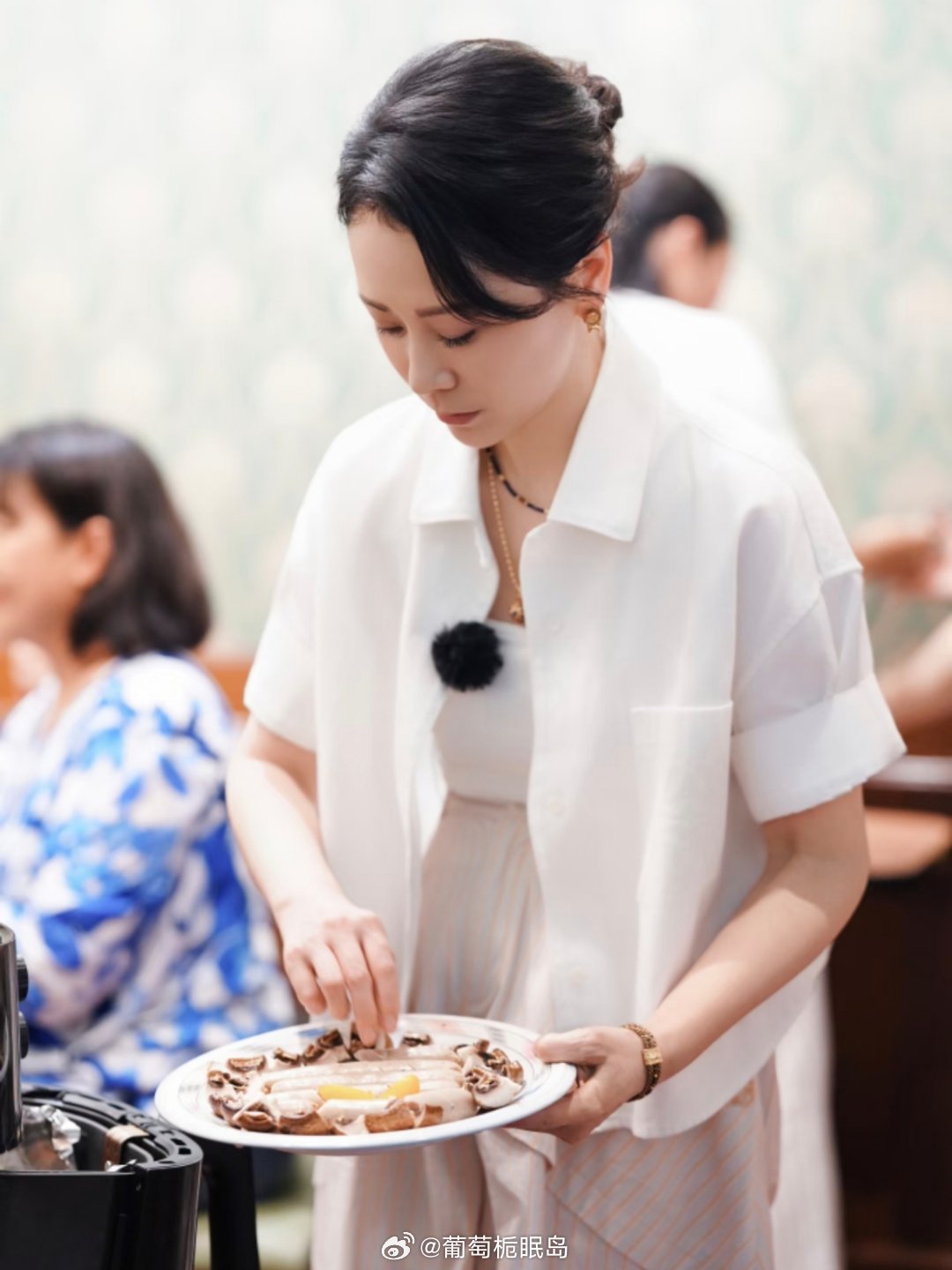 海清做客《中餐厅》，王俊凯喊她师姐！她直接给张雅琪上了一课。