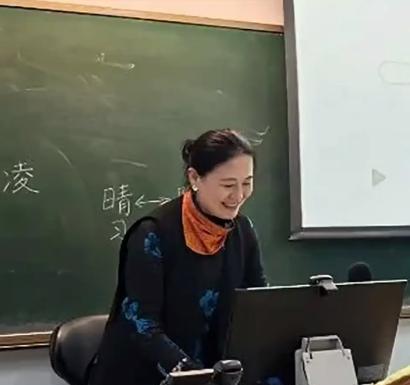 【清华回应女教授被树砸身亡，枯树移除时违规操作未采取安全措施】据新华社报道，近