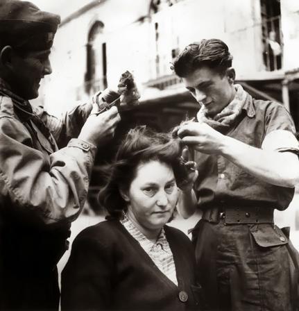 1945年，法国巴黎，这位名叫伊娃的女人，衣服被人扒了下来，丰腴的身体没有任何遮