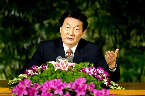 邓小平为何对朱镕基格外赏识邓小平识人用人重实际，不重言辞。他平生极少当面赞许他