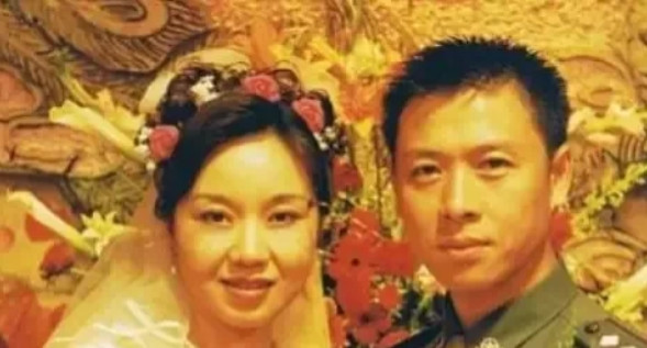 2004年，闫妮老公一进门就对闫妮说:“咱们离婚吧，房子、车、孩子都给你，我净身