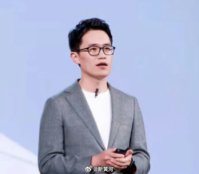 【#王腾回应新产品进度#】12日，官宣品牌名：今天想和大家分享创业路上的第一个