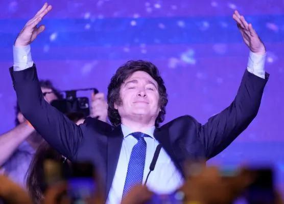 我们是制造业大国，这个没有人反对吧？但是我们这个制造业大国为什么参与其中的工人大