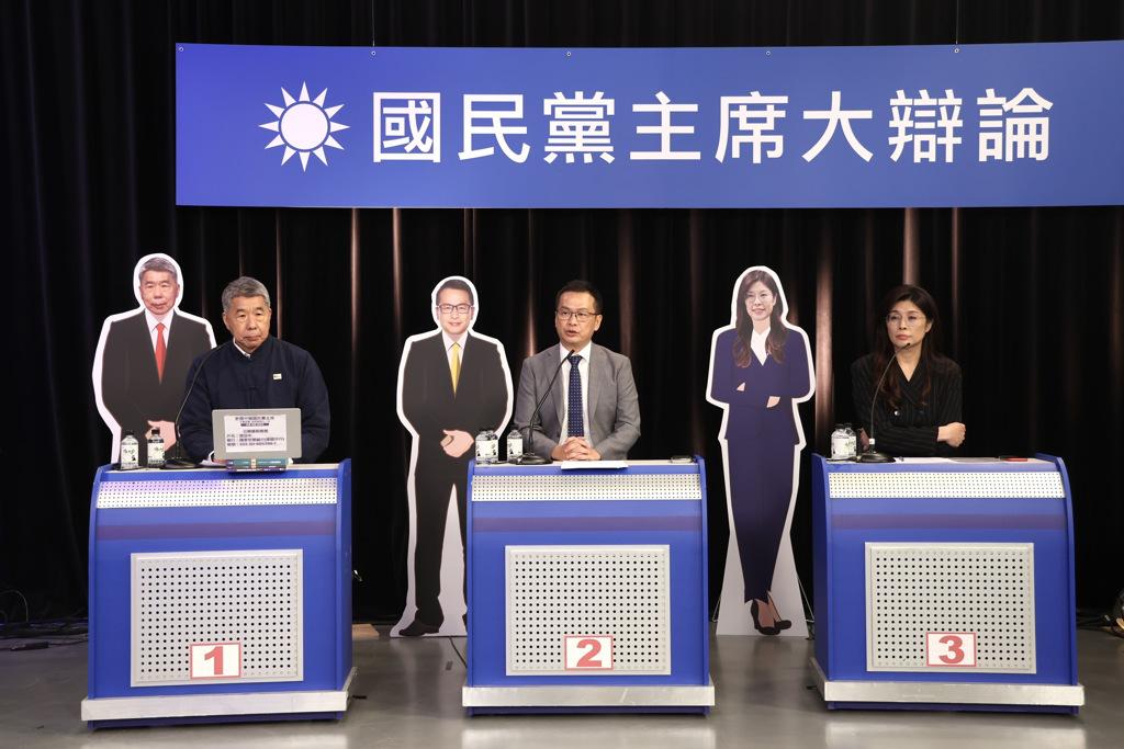 蓝白合的陷阱 国民党主席改选首场辩论登场，蓝白合显然成为焦点。虽然政治是朋友