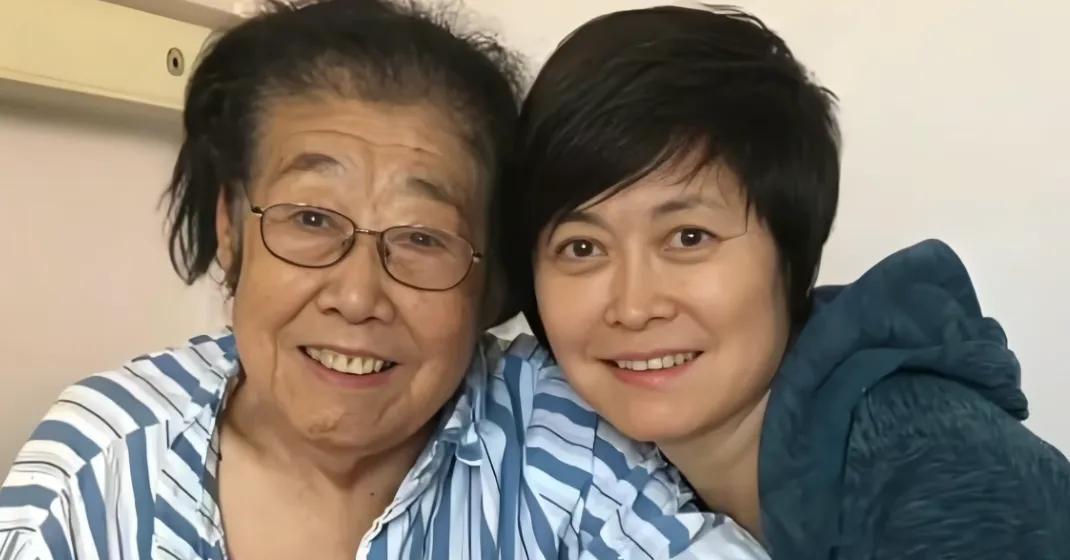 好奇查了下敬一丹的家世不查不知道一查才知道，她父母根本不是什么普通人，是德高
