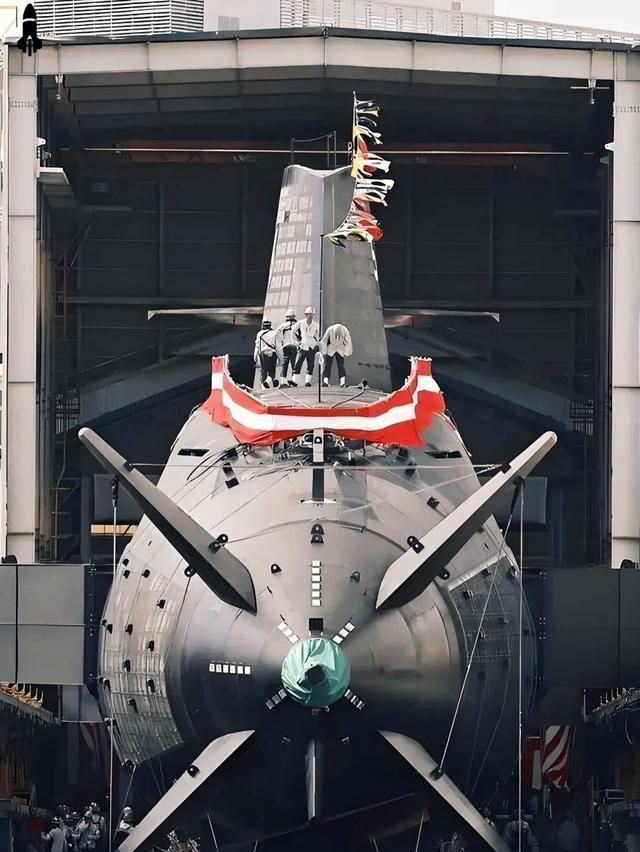 有人分析：一旦对日本开战，就必须采取积极进攻的战略，首先重点是摧毁日军的所有潜艇