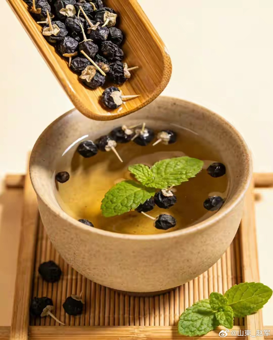 蔓荆子真管用！头晕、头胀、眼睛模糊，喝它就舒服蔓荆子是一味非常实用的家常养生食材