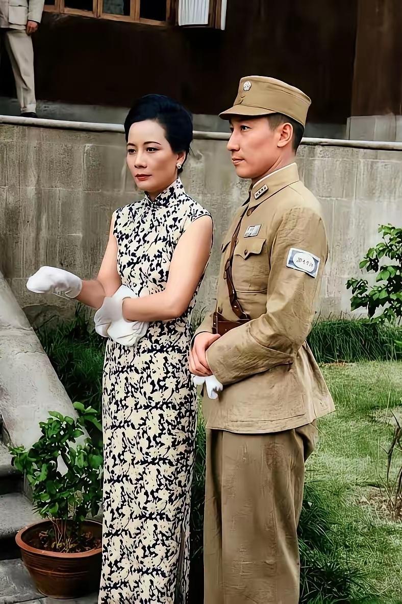 宋美龄和蒋经国站在一起真看不出来是两代人！