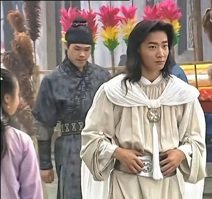 我以为他老了应该也是仙风道骨那种，没想到是这样…​​​​