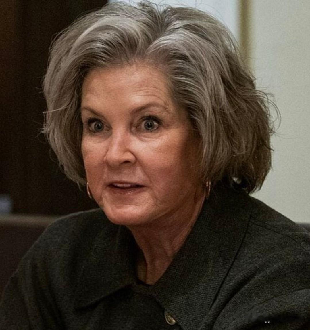 《名利场》杂志今天刊登了一系列极其罕见且坦率的采访，采访对象是白宫幕僚长苏西·威