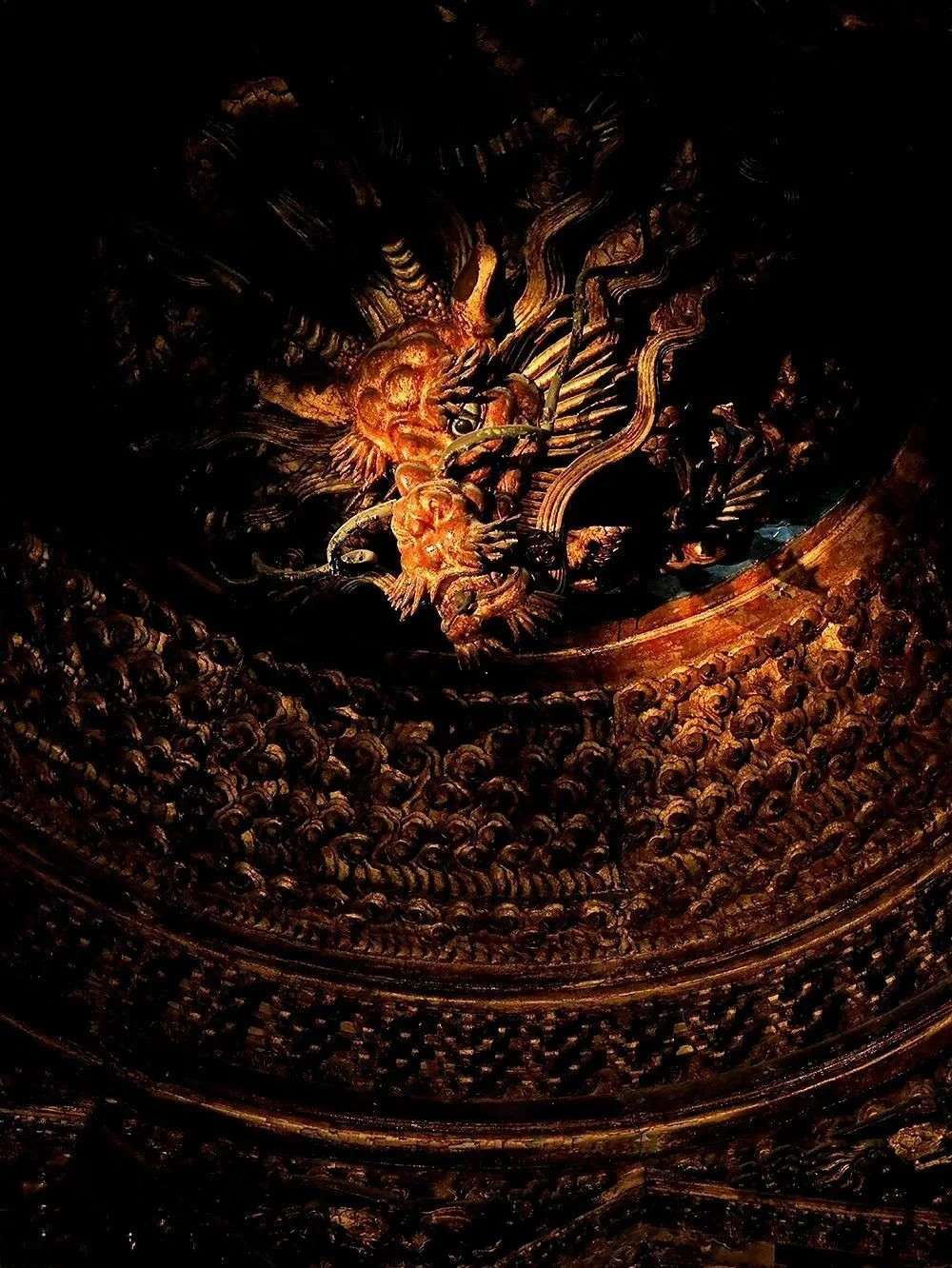 中国古建天花板？藻井不仅美更有深深的内涵古人讲究以物载道，而在古建的天花板里，就