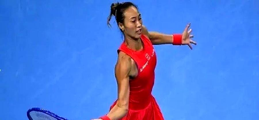 郑钦文自己也说，教练里巴当时撂下那句话，你已经不是世界前10了，是100开外的选