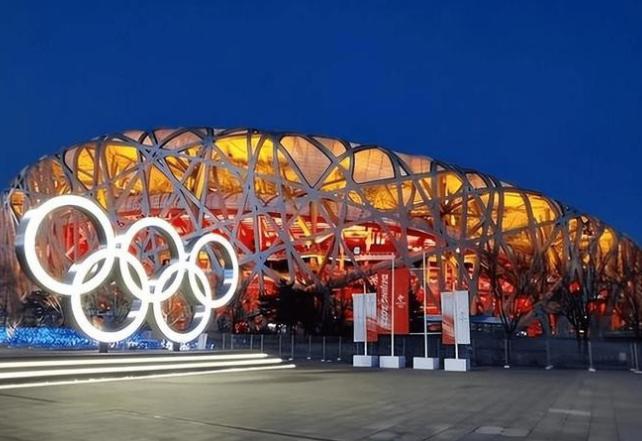 国际奥委会急了,多次想让中国申办奥运会,可中国完全不搭理,主要原因还是西方国家太