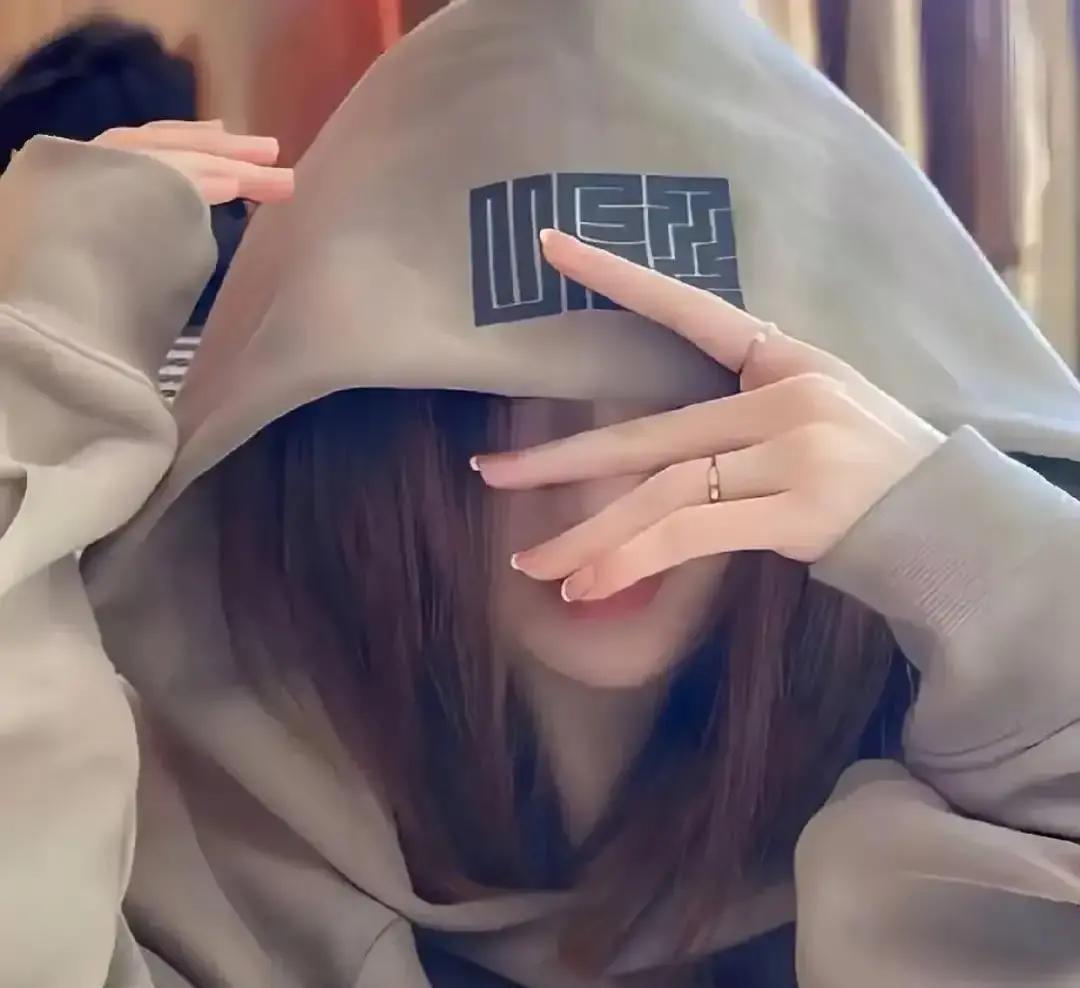 我妈突然从老家打来电话，说让我把家里那个保险箱的密码换一下。事情得从三个