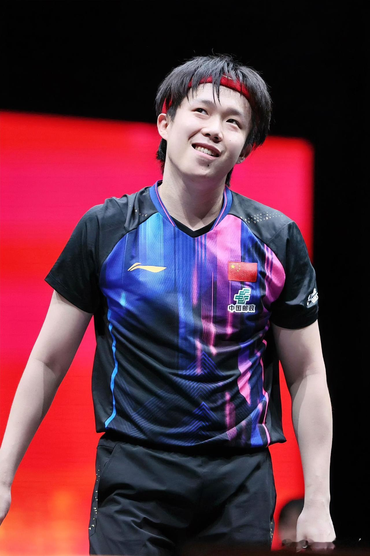 这次真的被逗笑了真的大头采访的时候居然说自己不知道该用什么样的态度面对比赛