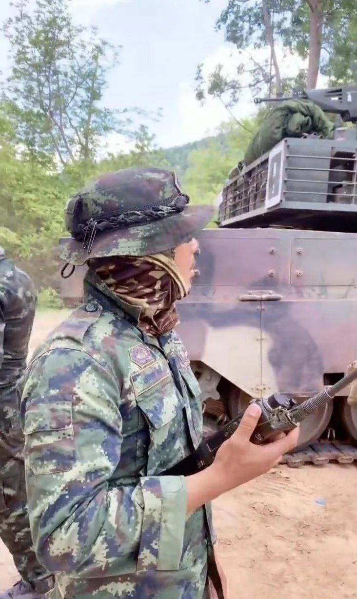 根据现场传过来的照片我个人推测，隶属于泰国第三骑兵师的VT-4主战坦克应该赶到了