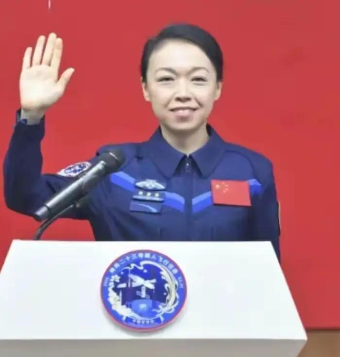​谁将首次驻留空间站1年？豆包的答案让人意外。网友，有一点需要注意，驻留一年，