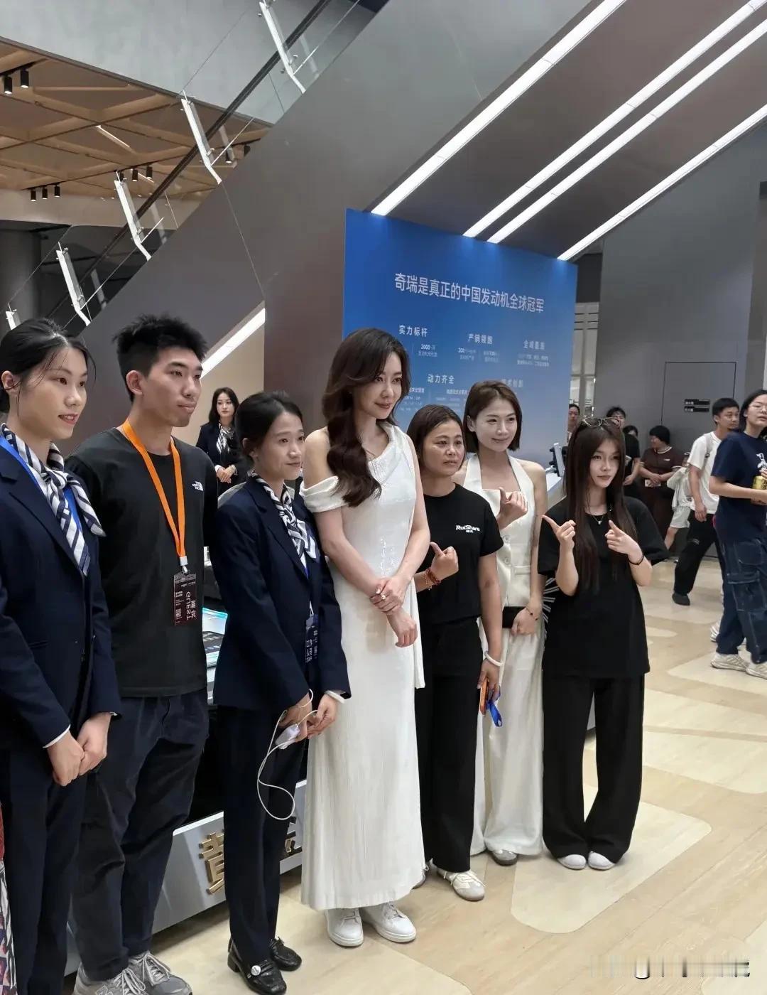 天呐，差点没认出来，美人迟暮，我们的女神也老了！