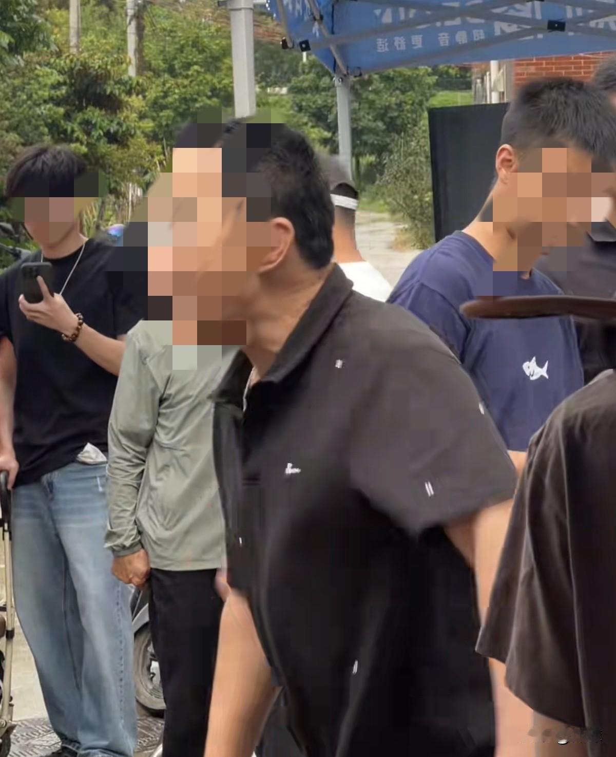 “老莫鸡煲”爆火后，第一眼红的邻居终于忍不住爆发。这位操着浓厚顺德口音的中年