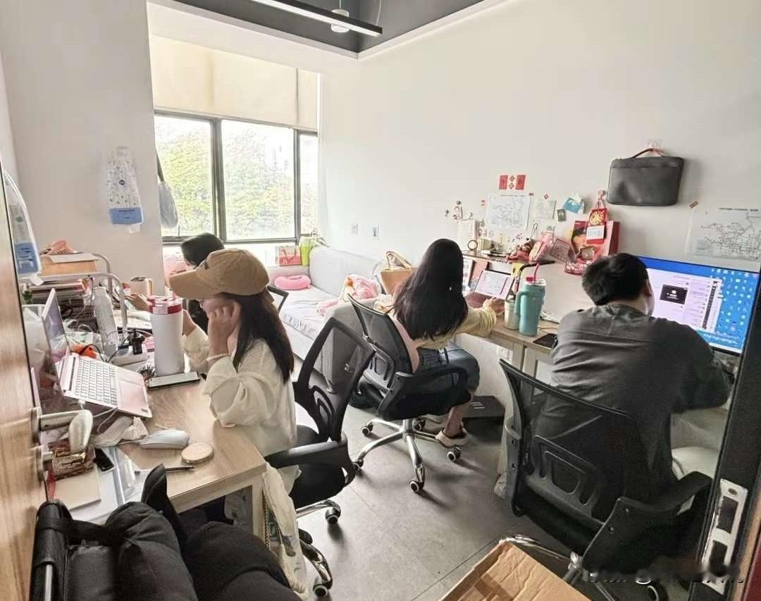 公司准备“密招”一个采购经理来替换当前在位的采购经理，领导给出的人物画像是要有同