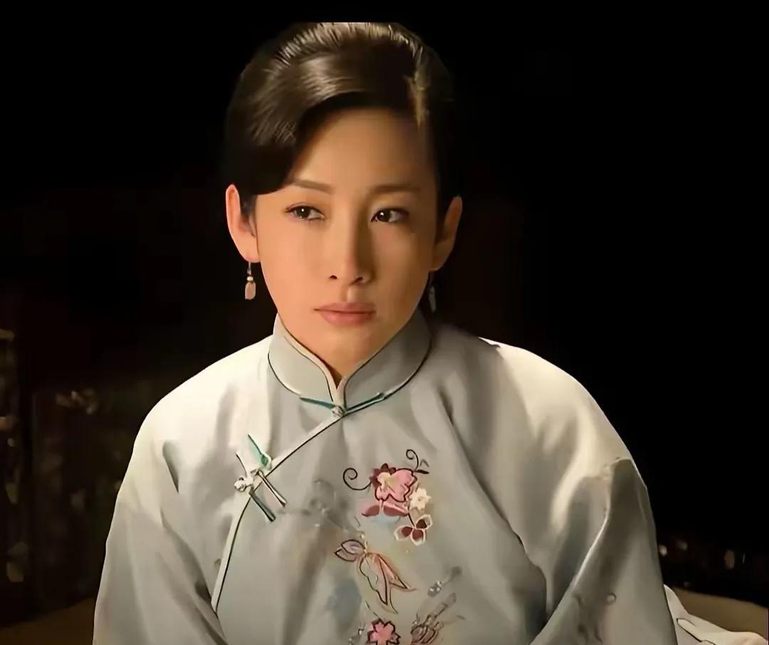 戏里她是配角，戏外她抢尽风头！秦海璐的“演技玄学”到底多邪门？说到秦海璐，