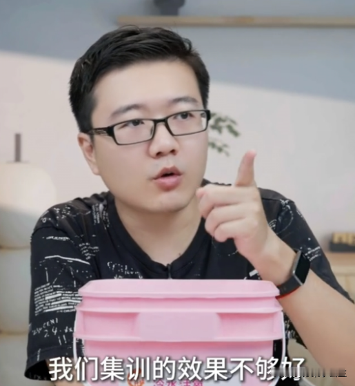 王楚钦为什么退出澳门冠军赛？莱维说：很可能是因为王楚钦封训效果不好！还有就是舆论的压力，还有除了石头
