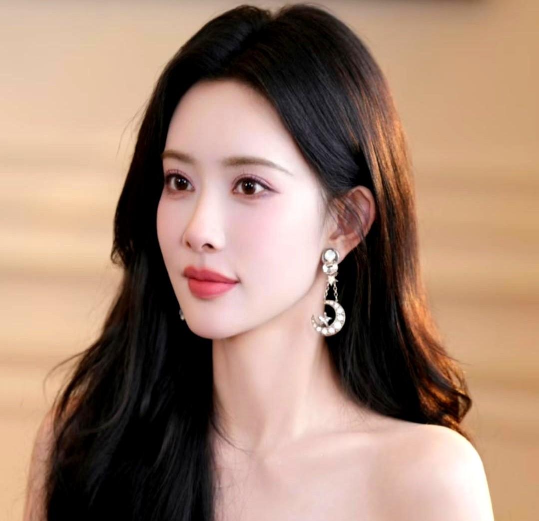 孟子义今晚怕是要偷偷emo了！不是剧播扑街，是她原本稳了的《将门毒后》女主，男主