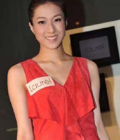 钟嘉欣离婚了？不是，她起诉了！加拿大法院立案了，不是闹着玩的。三个娃，一套