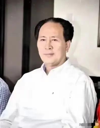 这位是河南的一位民间演员，自己觉得挺像，周围人也说她挺像，试着演过几次伟人，由于