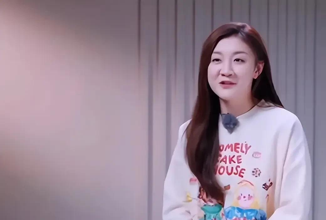 这是陈梦参加湖南卫视《是女儿是妈妈》综艺节目的截图，你知道陈梦正在说什么吗？她回