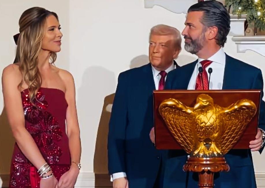 特朗普这是在想什么呢？特朗普和儿子的审美一样吗？特朗普这眼神是不是看的挺认真