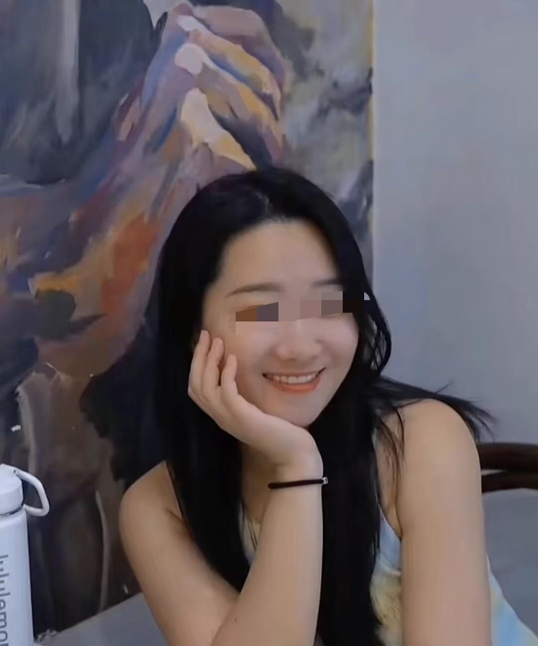 都是事后诸葛亮，如果换做是你晚上被草丛中蛇咬了，也是不能第一时间发现自己被蛇