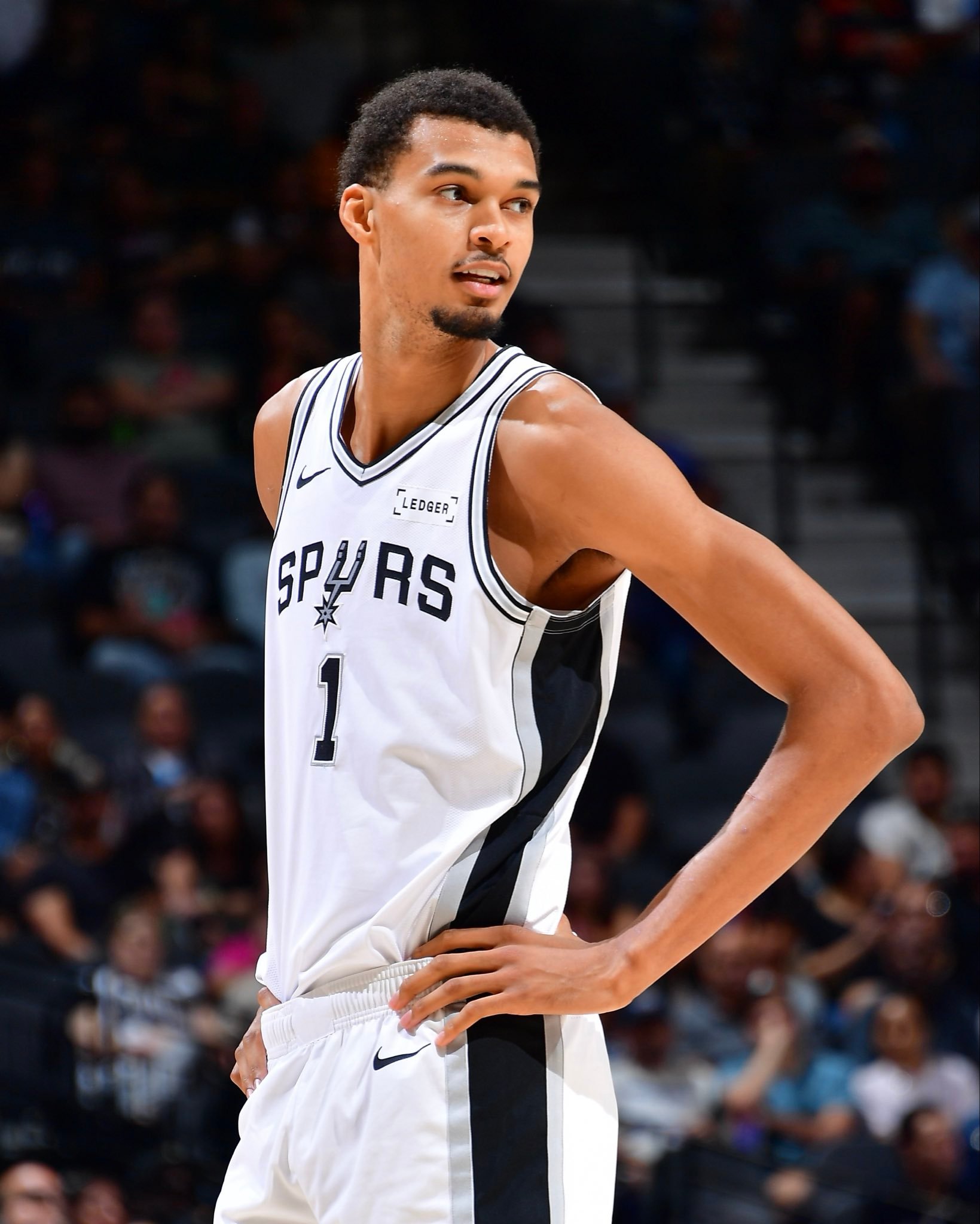 如果文班亚马赢得常规赛MVP，他将取代罗斯成为历史上最年轻的MVP（22岁3个月