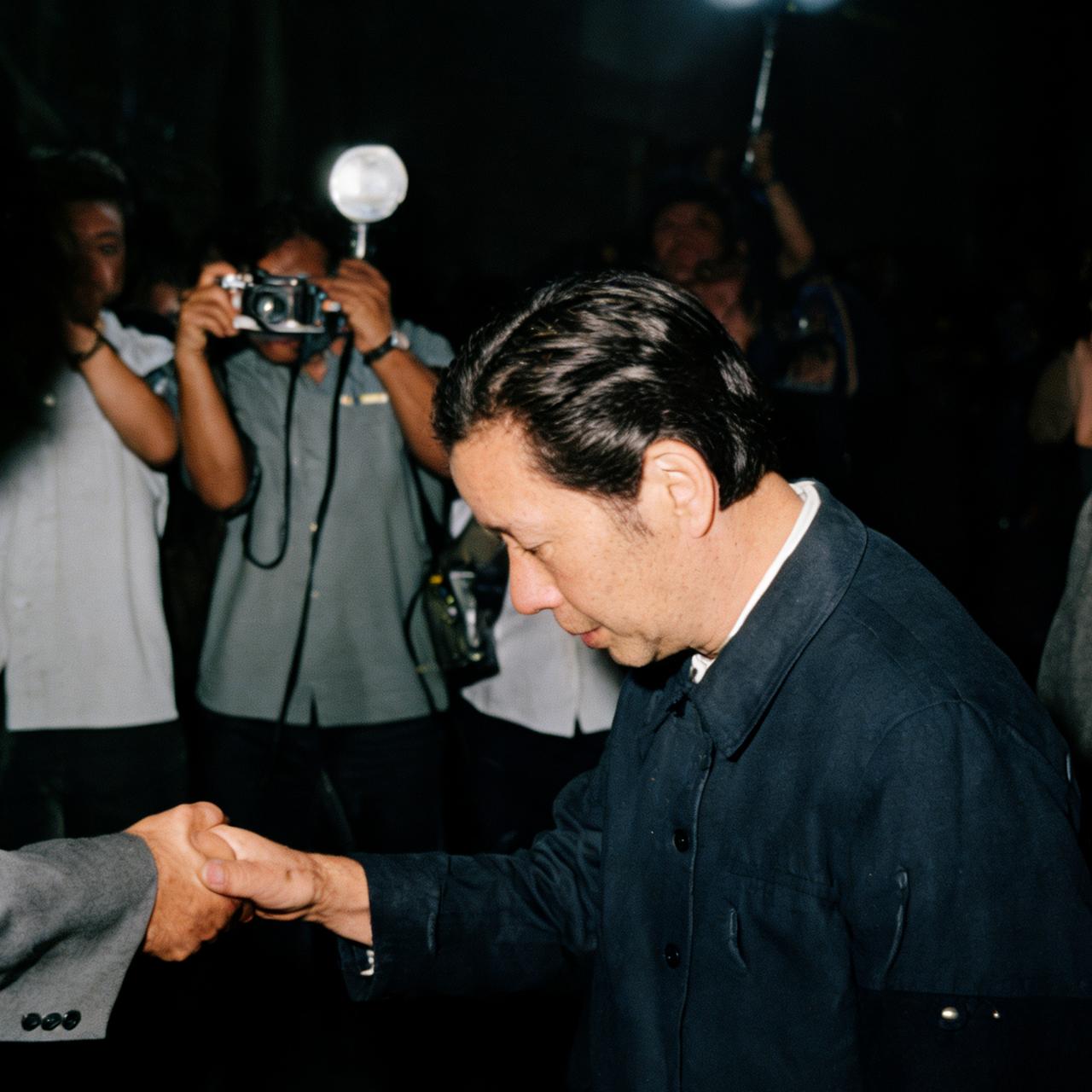 1978年，郭沫若遗孀于立群女士，参加丈夫的追悼会时，留下了这一张超罕见的老照片