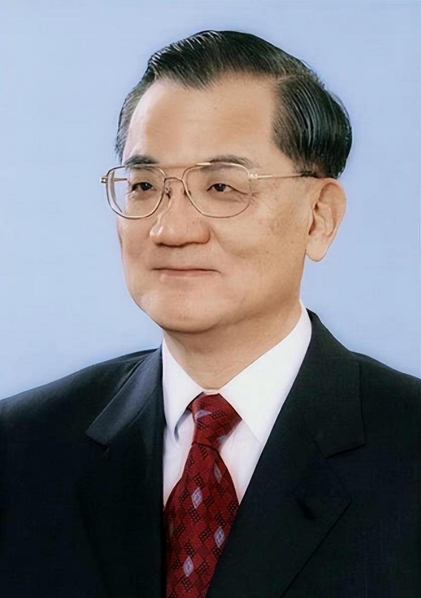 在国民党权力场中，两条政治轨迹正折射出命运的无常。“连家太子”连胜文出身政治世家