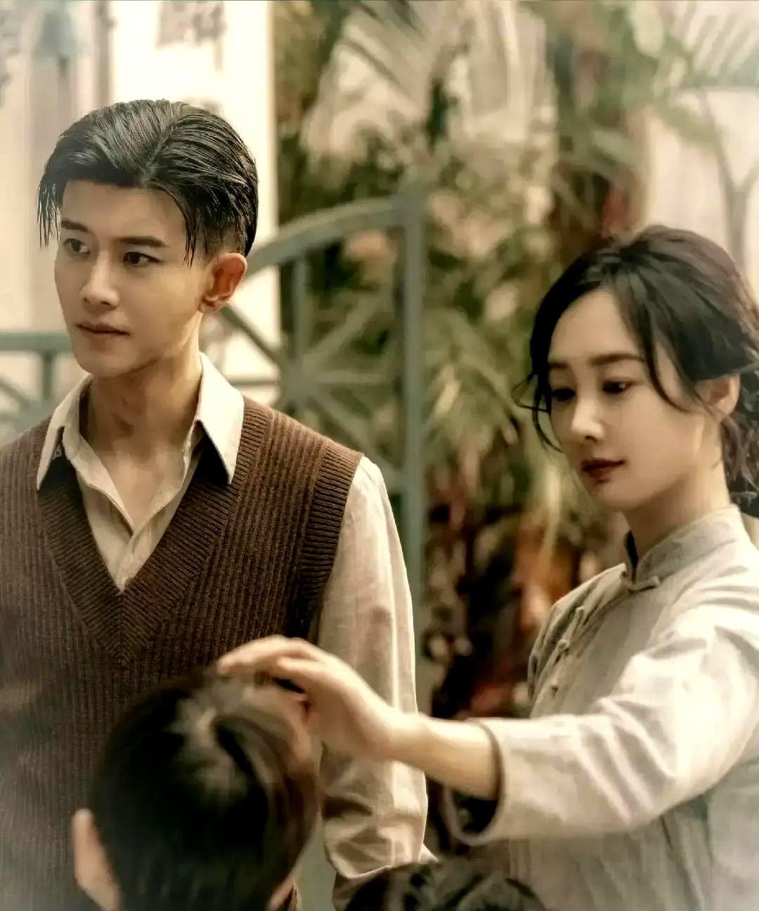 谁懂啊！任嘉伦新古装路透直接把我戳回《锦衣之下》的“疯批粉状态”！现在网上吵