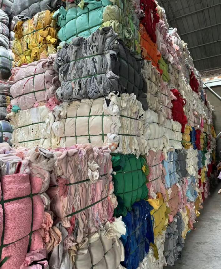 太缺德了！央视曝光小区里打着“公益捐赠”旗号的回收箱，实则是商家的免费“进货口”