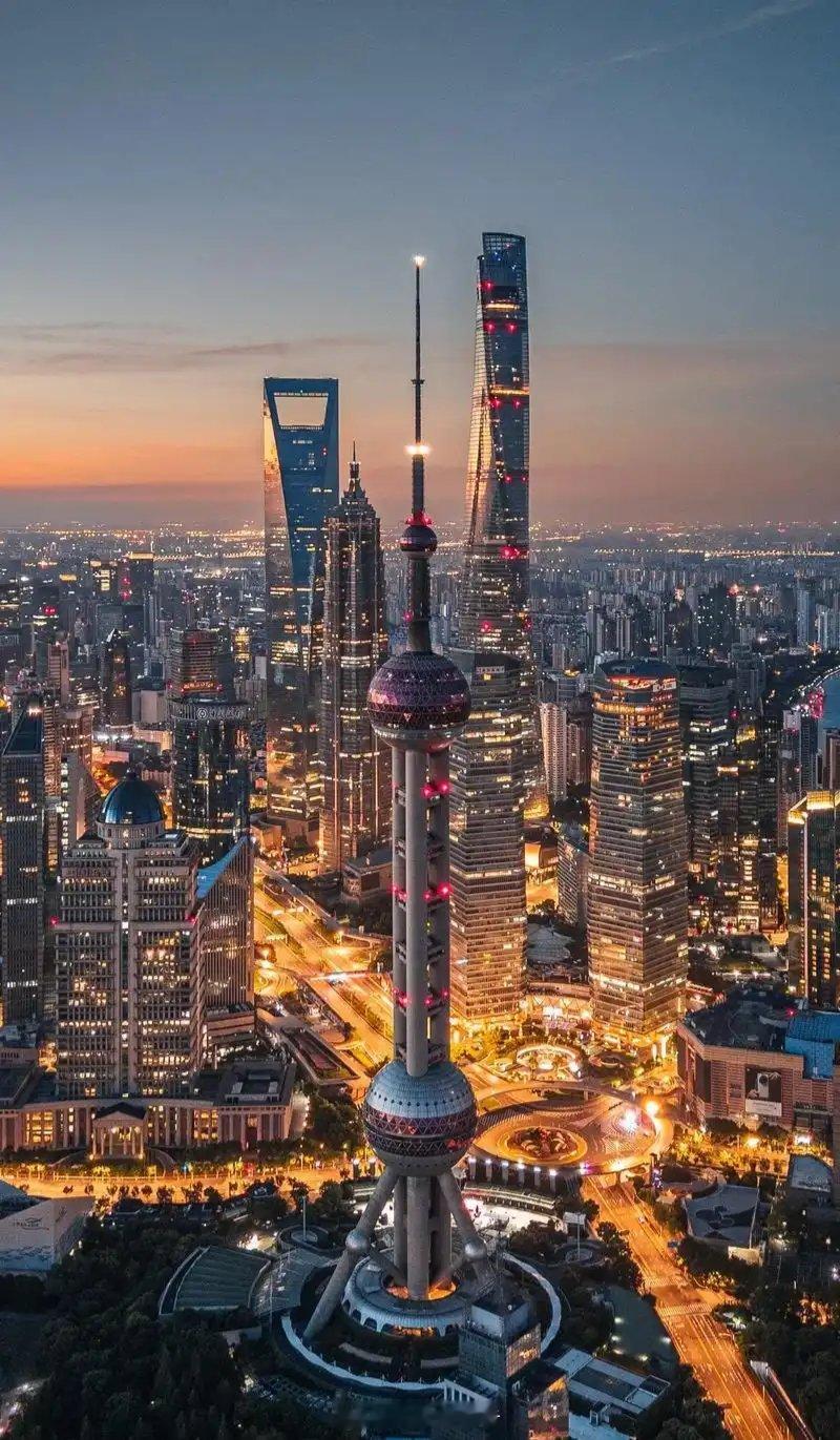 2025年上海vs2025年台北两座城市区别究竟有多大？台湾省网红馆长说，没想到