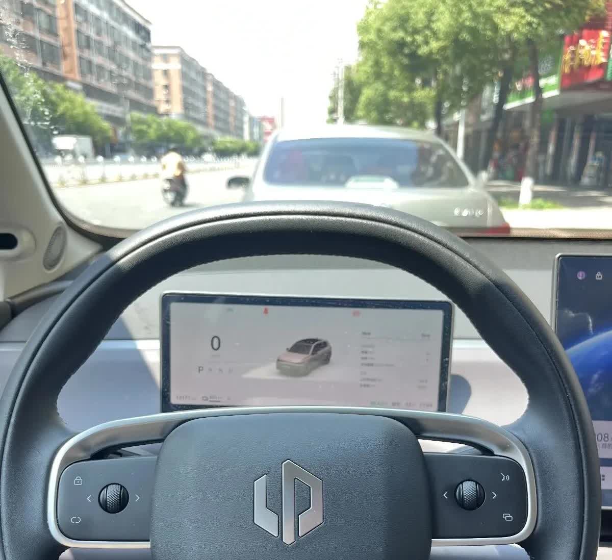 澳门有个挺有意思的现象。你要是真在赌场里猛地赢了2000万，心想赶紧揣钱走人，行