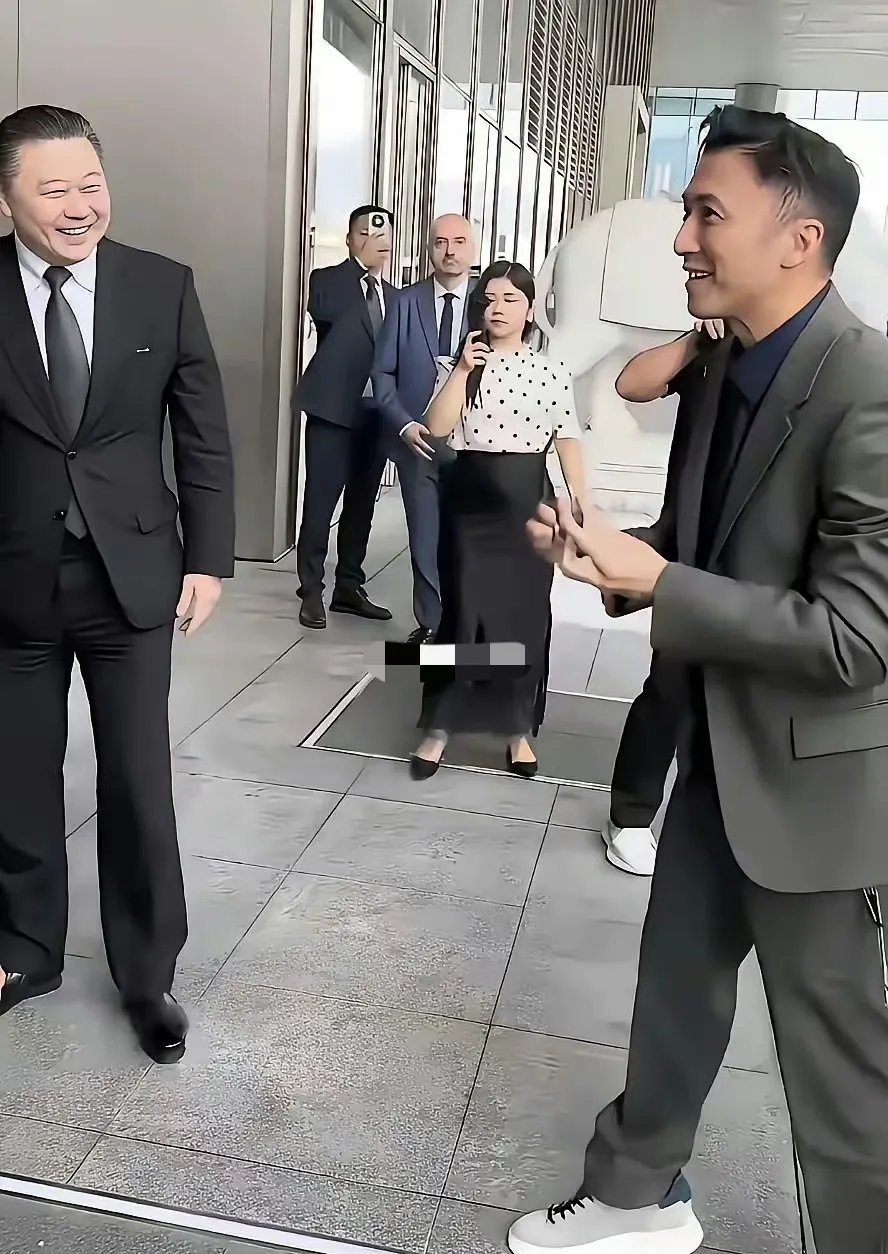 哪有什么冻龄这就是谢霆锋的真实模样是不是就是40多岁的样子​​​