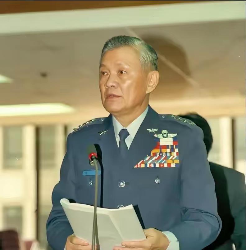 2010年7月21日，台空军一级上将、前行政机构负责人、台军前参谋总长、前空军总