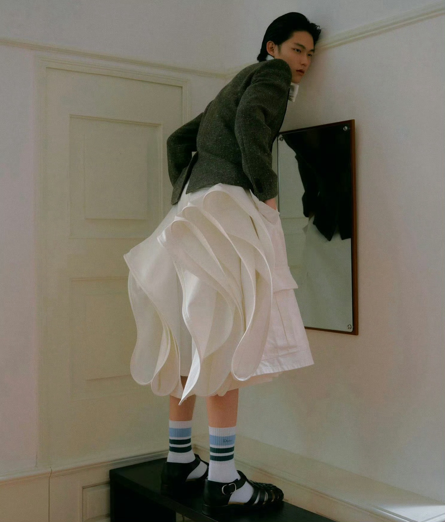 Dior虽然找了一堆国内主流杂志进行曝光。还真就是这三张直接秒了一堆刊